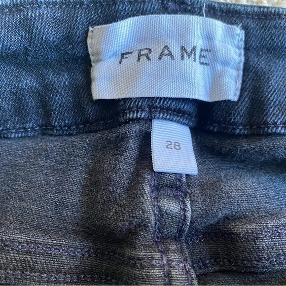 FRAME "Le Crop Mini Boot" Denim Dark Wash
Approx. 10.5" Rise 24.5”
High Rise - Picture 6 of 11